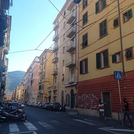 A La Gare Apartment *