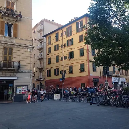 A La Gare Apartment *